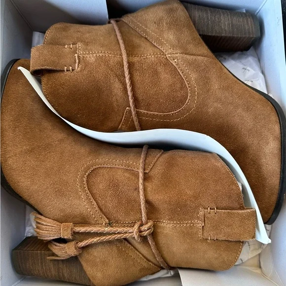 Dolce Vita Melah Chestnut Suede Boots - Picture 4 of 7